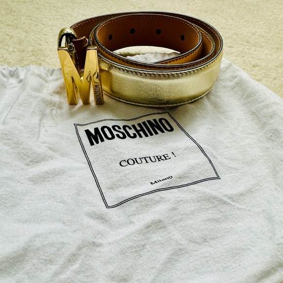 Moschino Women’s Gold Metallic Belt with M Buckle in pristine condition